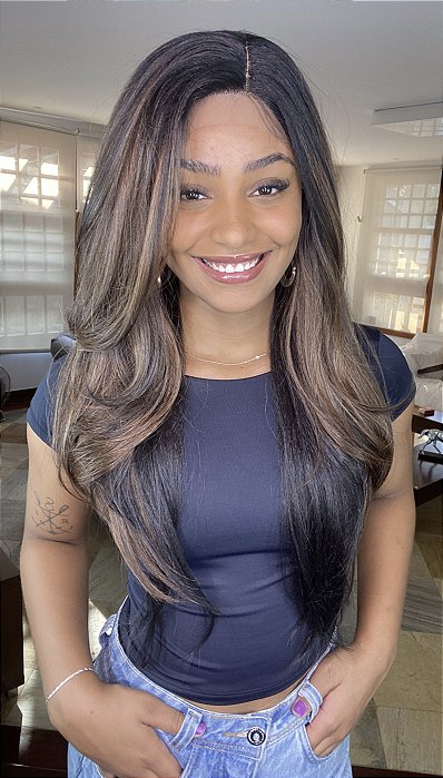 Lace Front Fibra Premium Emilia HD Morena Iluminada caimento