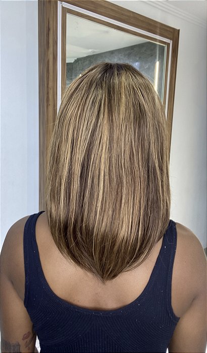 Peruca Mariana Lux Mechas F2/10 vista de costas