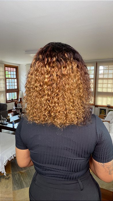 Peruca Lace Front Cabelo Cacheado Juliane vista de costas