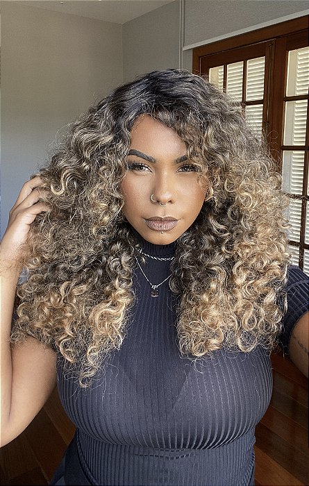 Peruca Fibra Premium Portia Cacheada Loiro 22