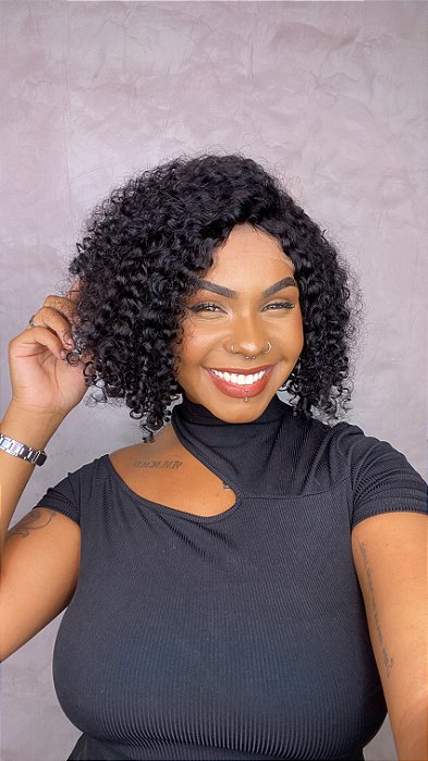 Peruca Lace Front Afro Bianca, detalhe do volume e dos cachos