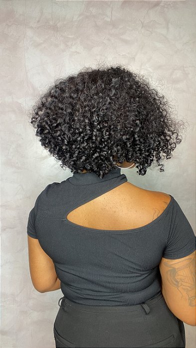 Peruca Lace Front Afro Bianca, vista traseira e caimento dos cachos