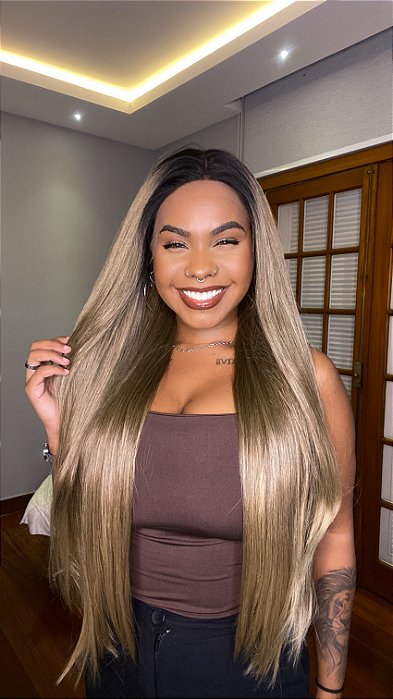 Peruca Luiza HD Loira detalhe do rosto