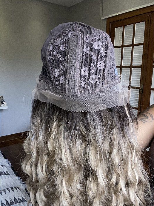 Parte interna da Peruca Lace Front Fibra Premium Jully Loira