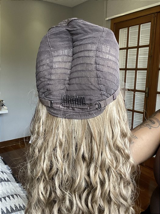 Detalhe interno da Peruca Lace Front Fibra Premium Jully Loira