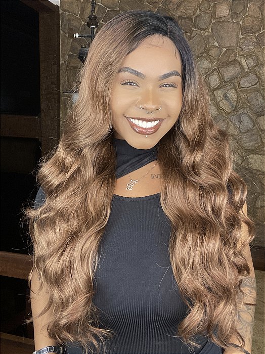 Lace Front HD Fibra Premium Ondulada Lyra Candy Morena Iluminada frente