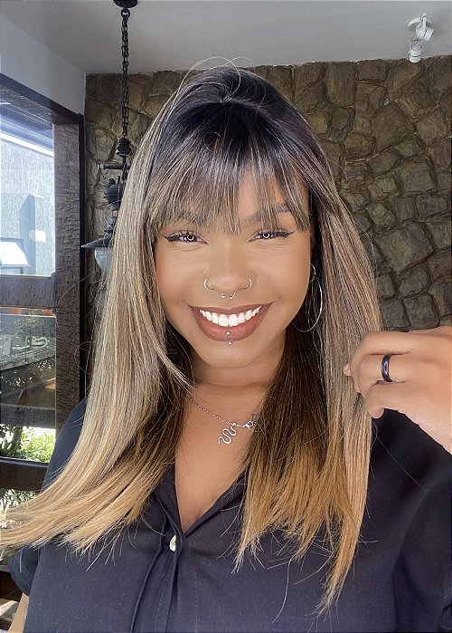 Peruca Fibra Premium Isa Franja Loiro Dourado 4A/22