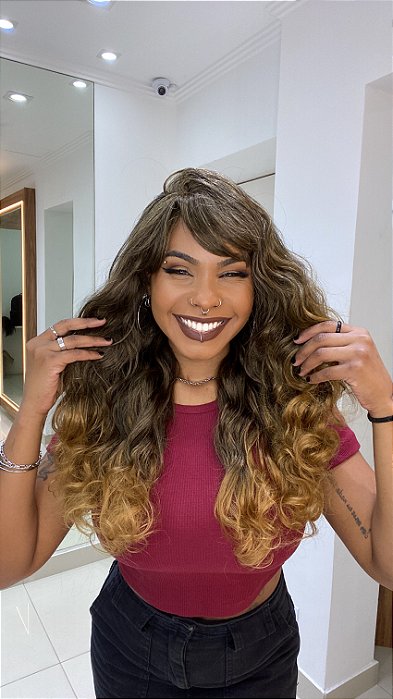 Peruca Fibra Premium Gilina Ondulada Franja Loiro Dourado T1B/27