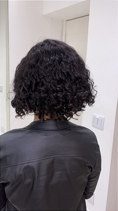 Peruca Lace Front Anaju vista de costas
