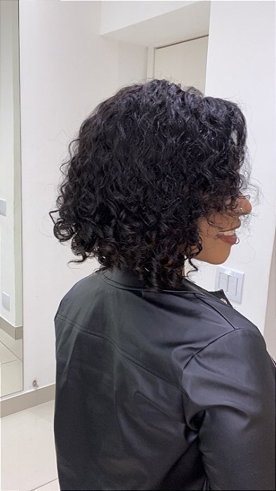 Peruca Lace Front Anaju detalhe lateral dos cachos