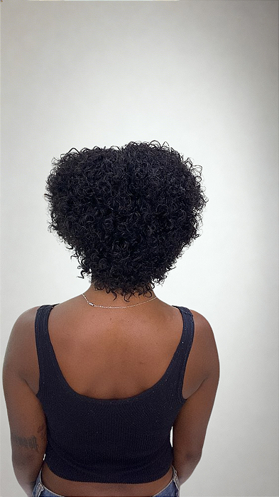 Peruca Zoe Afro vista de costas