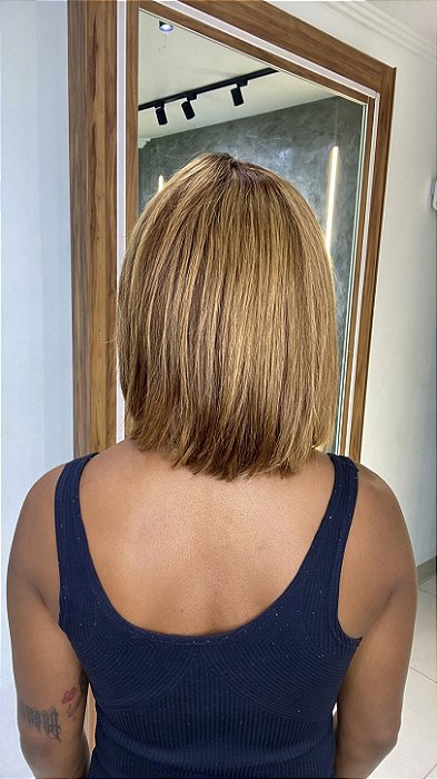 Peruca Miolo Cabelo Humano Chloe Loiro Mechas 2/10 vista de costas