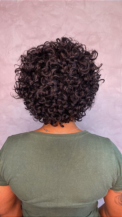 Peruca cabelo humano cacheada Gisa preta vista de costas