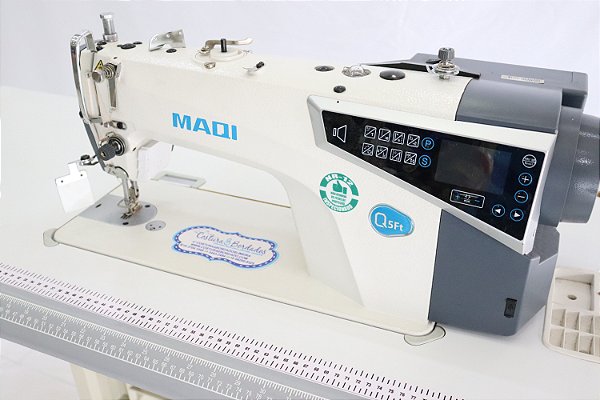 Máquina de costura Reta Eletrônica MAQI Q5FT-M-4C-I - 220 V  Semi Nova Com kit de Calcadores de brinde