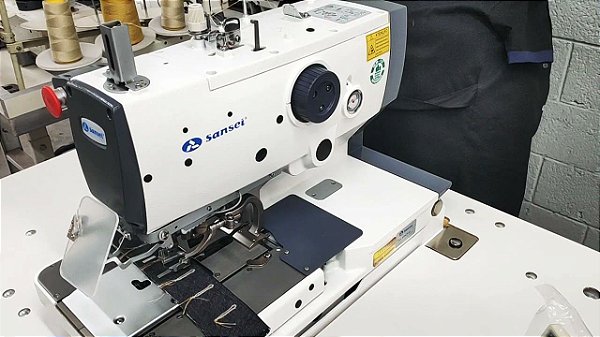 Maquina Caseadeira de Olho Eletronica Sansei SA-M9820-02B -220 vlts