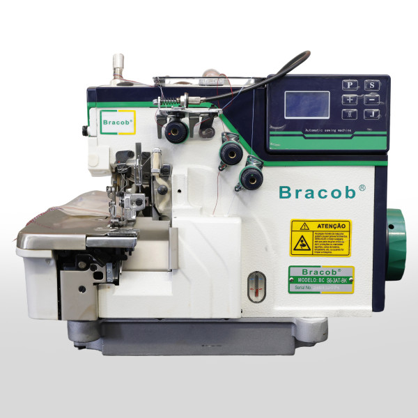 MAQUINA OVERLOQUE 3 FIOS COM BK EMBUTIDOR DE CORRENTINHA BRACOB BC S6 3 AT - 220 V COM PÉS E MESA DESMONTADOS