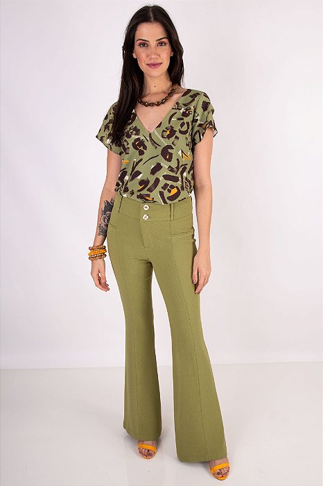 CALÇA FLARE CLÉO CREPE MILITAR
