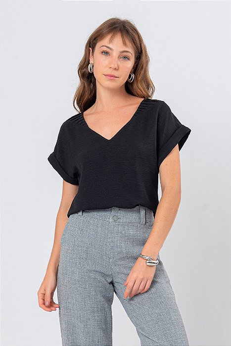 BLUSA DECOTE V PRETO MAITÊ