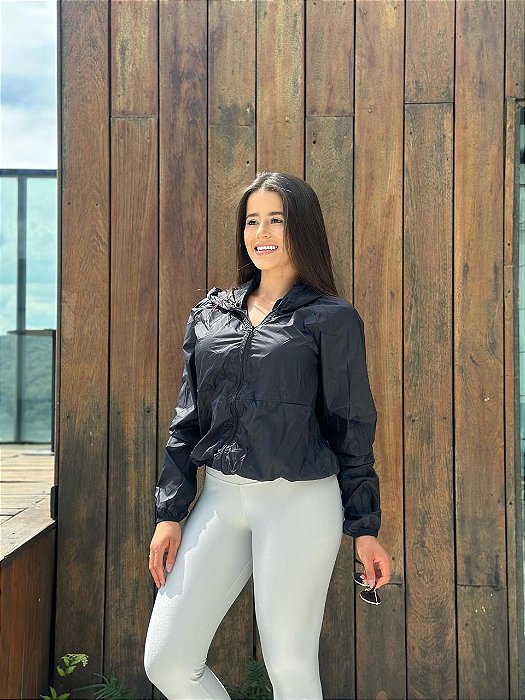 Jaqueta Impermeável / Corta Vento – Tecido Leve e Resistente