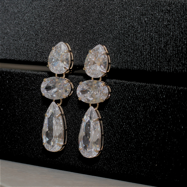 Brinco de Pressão BP - Zircônias Cristal com Pingente Alongado - Luxo em Ouro 18K