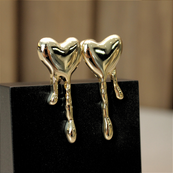 Brinco de Pressão BP com Design de Coração Derretido | Banho Ouro ou Prata | Clipe Francês Ajustável | 4,00 x 2,00 cm
