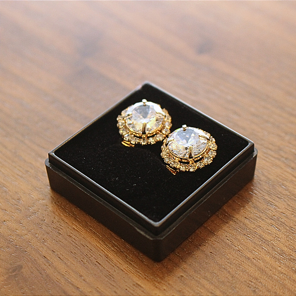 Brinco de Pressão BP com Zircônia e Cristais na Cor Cristal | Banho Ouro |  1,00 x 1,00 cm