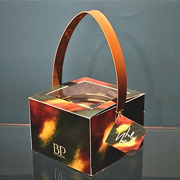 Embalagem Natalina com Alça de Courinho e Lata BP Accessories | Edição Exclusiva de Natal