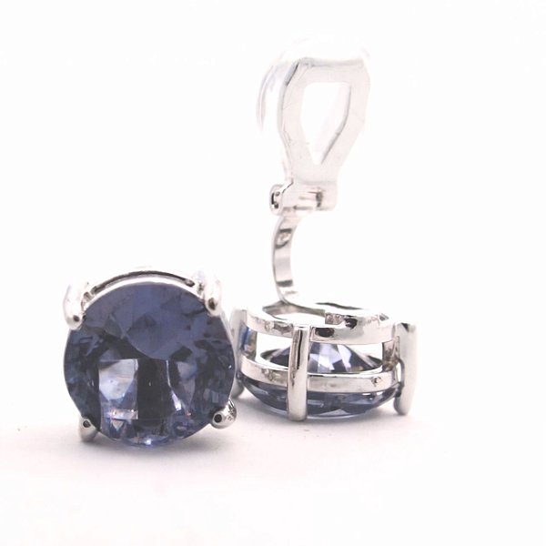 Brinco de Pressão Solitário Redondo com Zircônia na Cor Lilás | Banho Ródio Branco | Clipe Confortável | 1,00 x 1,00 cm