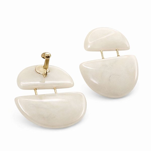 Brinco de Pressão Ânima Perolado | Design Escultural | Clipe Francês Ouro 18K | 6,0 x 4,5 cm