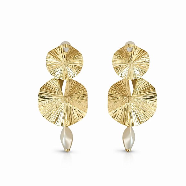 Brinco de Pressão BP Folhas Esculpidas com Pérola | Banho Ouro 18K | 7,50 x 3,30 cm | Clipe Retrô