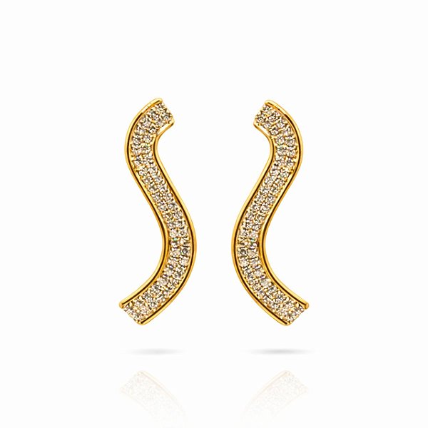 Brinco de Pressão Statement Curve com Microzircônias | Banho Ouro 18K | Clipe Ômega Francês | 5,00 x 0,50 cm