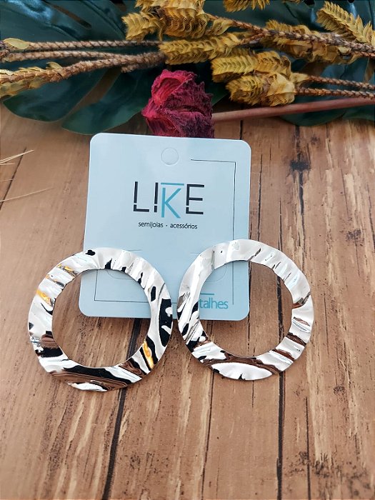 Brinco aro orgânico ródio claro