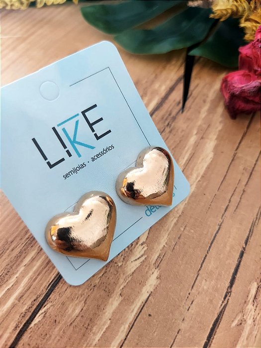 Brinco coração liso dourado