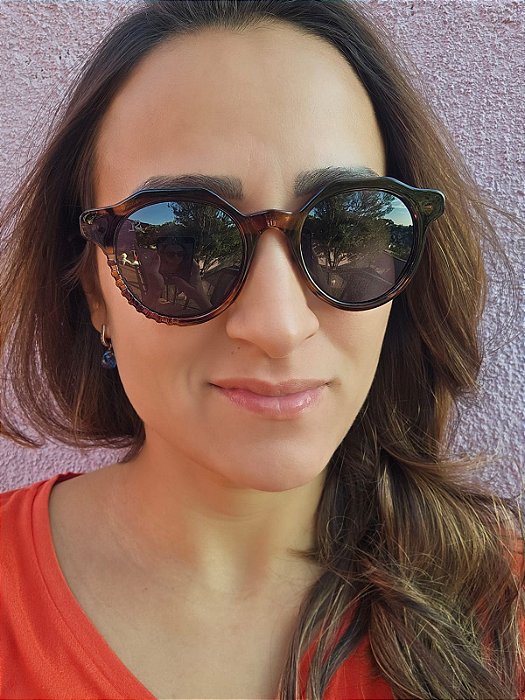 Óculos marrom redondo
