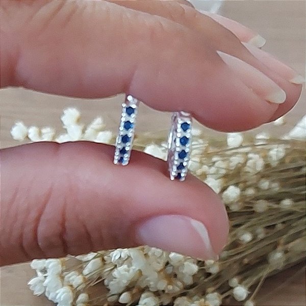 Argola De Prata Com Zircônias Azul 1,3 Cm – Joia em Prata 925 de Qualidade