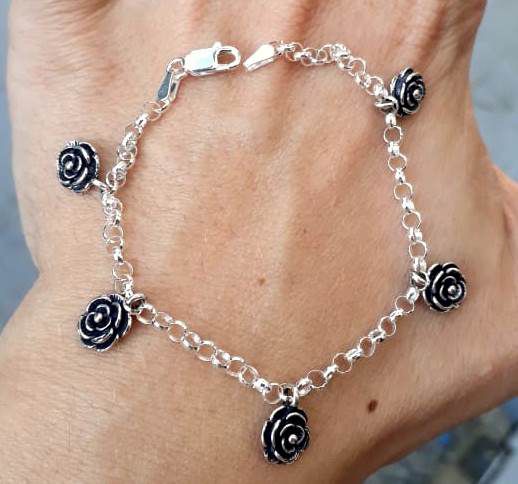 Pulseira De Prata Com Berloques De Rosinhas – Joia em Prata 925 de Qualidade