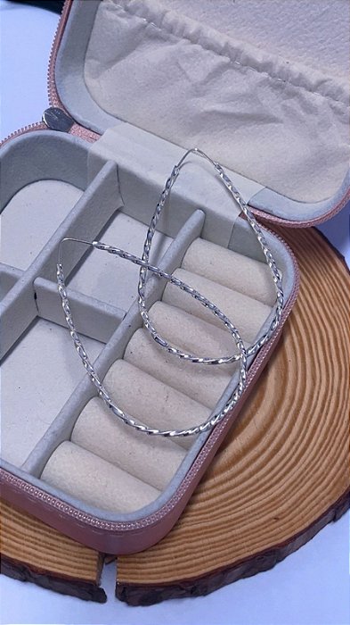 Brinco Argola Gota Torcida 7,0 cm em Prata