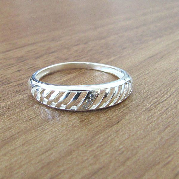 Anel De Prata Listrado Com Micro Zircônias – Joia em Prata 925 de Qualidade
