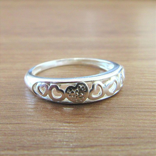 Anel De Prata Corações Vazados E Com Micro Zircônias – Joia em Prata 925 de Qualidade