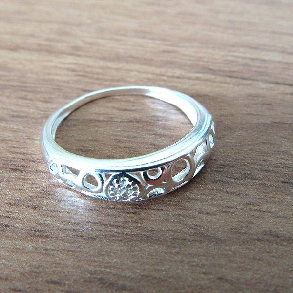Anel De Prata Círculos Vazados E Micro Zircônias – Joia em Prata 925 de Qualidade