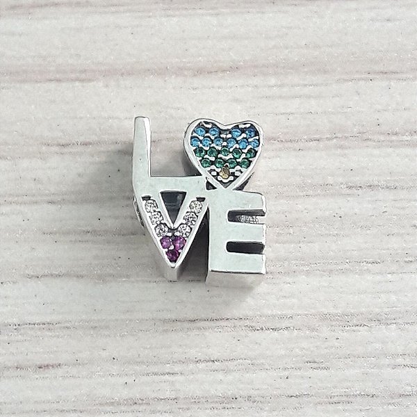 Berloque De Prata Love Com Micro Zircônias Coloridas – Joia em Prata 925 de Qualidade