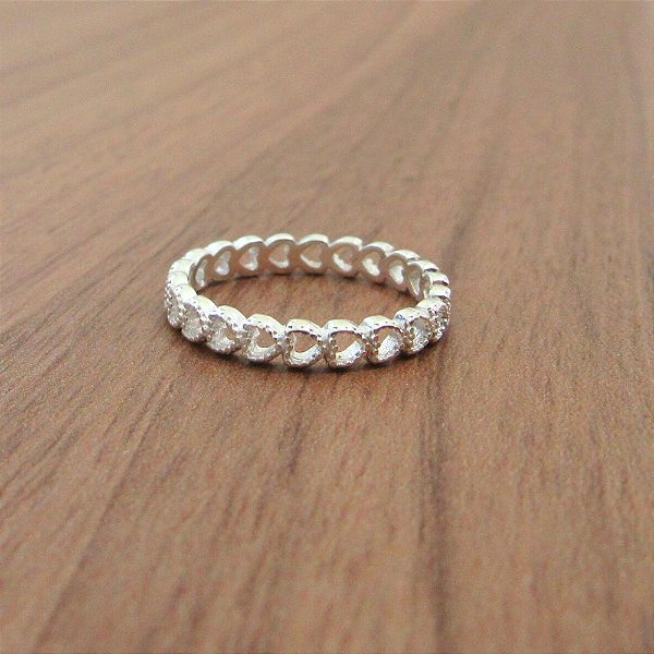 Anel De Prata Liso Fileira De Corações – Joia em Prata 925 de Qualidade