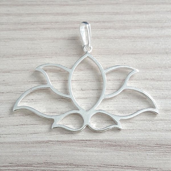 Pingente De Prata Flor De Lotus Grande – Joia em Prata 925 de Qualidade