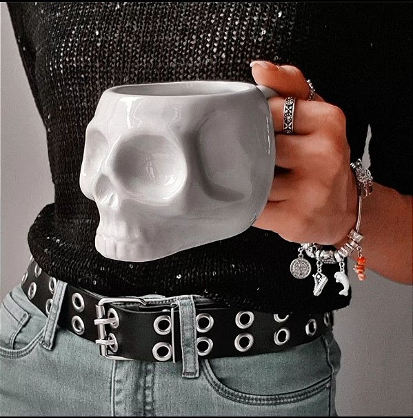 Caneca Caveira Cerâmica Preta ou Branca, 200ml