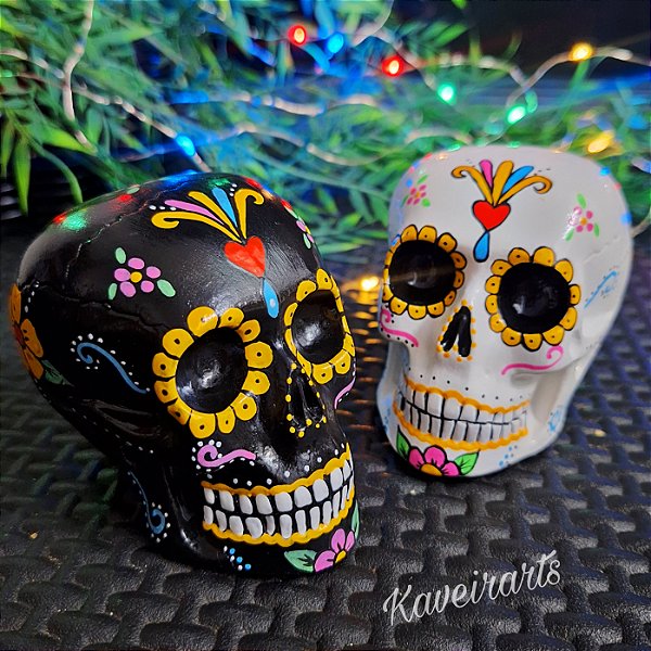 Caveira Mexicana Branca ou Preta com detalhes coloridos (Pequena)