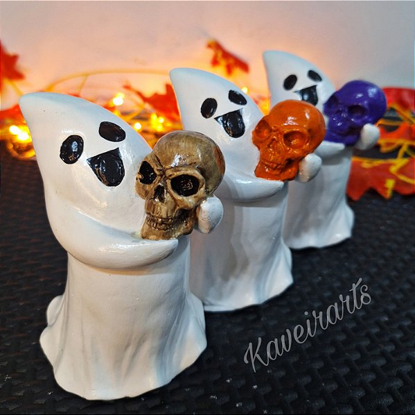 Fantasma Segurando Crânio