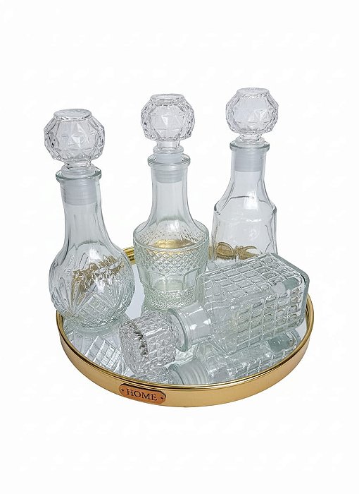 Conjunto de 4 Minis Licoreiras de Vidro com Bandeja Espelhada.