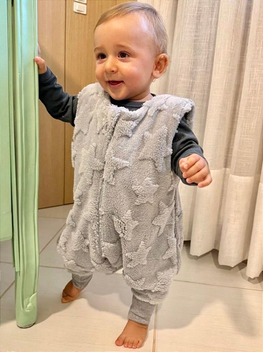 Saco de Dormir Infantil com Pezinho em Fleece Cinza Estrelas 3D