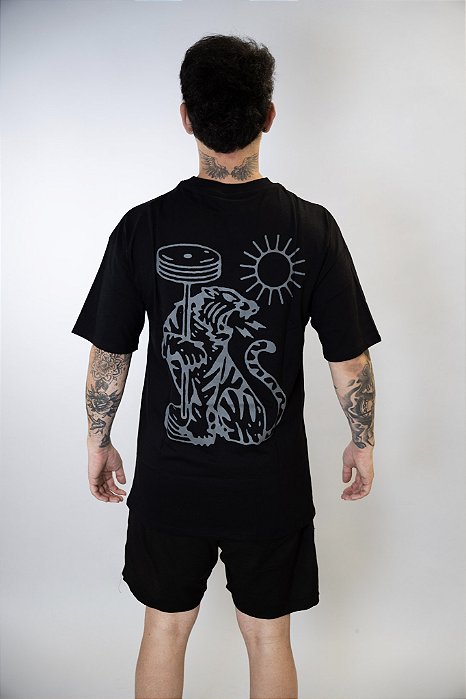 Camiseta Oversized Unissex Tiger Preta