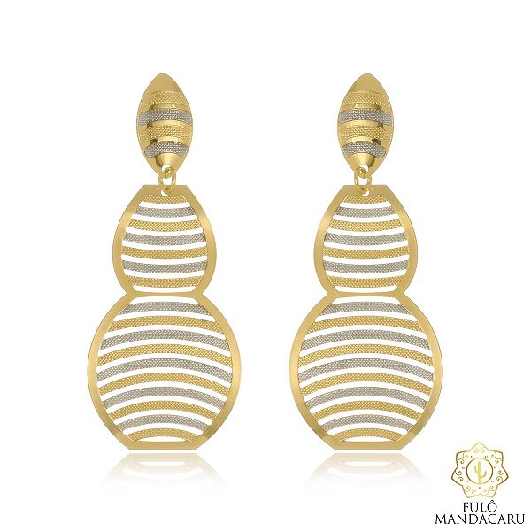 Brinco redondo tipo folha detalhes vazados e com aplique de ródio